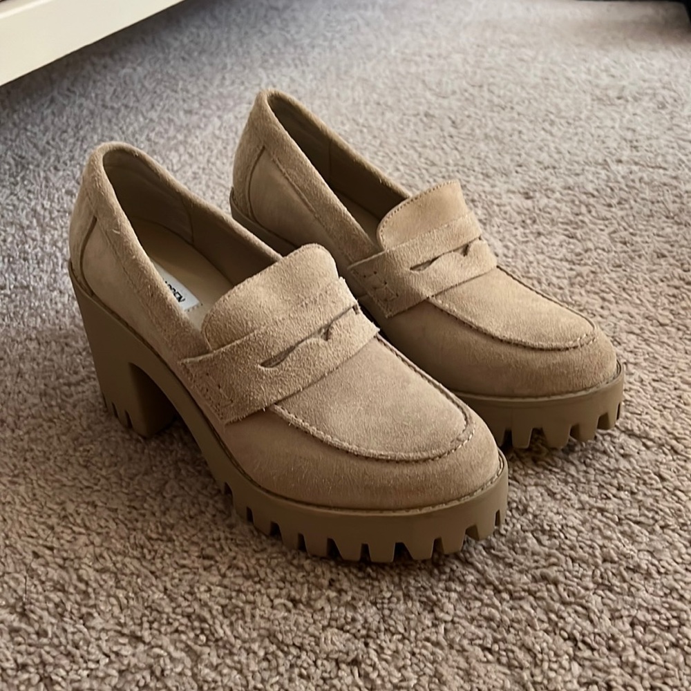 Steve Madden Beige Loafer Heels Size 9